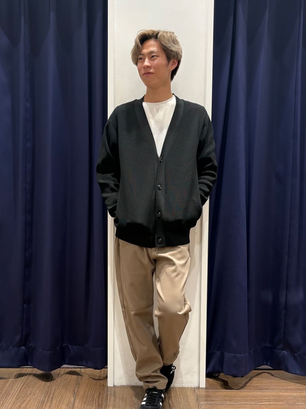 きたじさんの「THE SHOP TK｜【季節の変わり目に最適】ニットカーディガン ドライタッチ／軽量」を使ったコーディネート