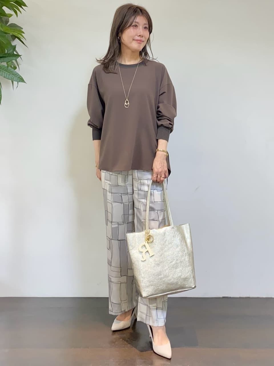 tomoさんの「UNTITLED｜【洗える/ゆったり】リッチジョーゼットブラウス」を使ったコーディネート