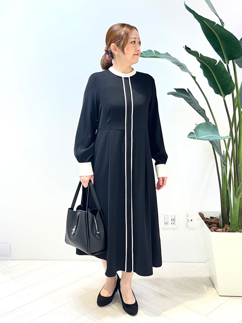 Tomoさんの「UNTITLED｜【合皮／ミドルサイズ】春カラーフォルムバッグ」を使ったコーディネート