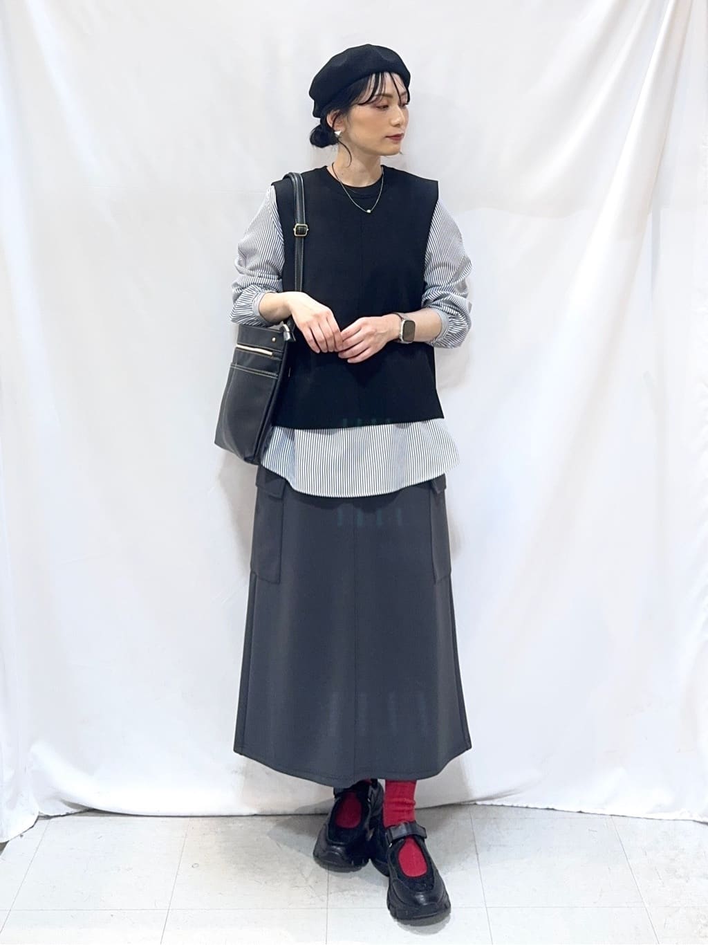 𝐇𝐢𝐫𝐨𝐦𝐢さんの「SHOO･LA･RUE｜【洗濯機可/S-LL】サイドポケットでこなれ感のある ダンボールカーゴスカート」を使ったコーディネート