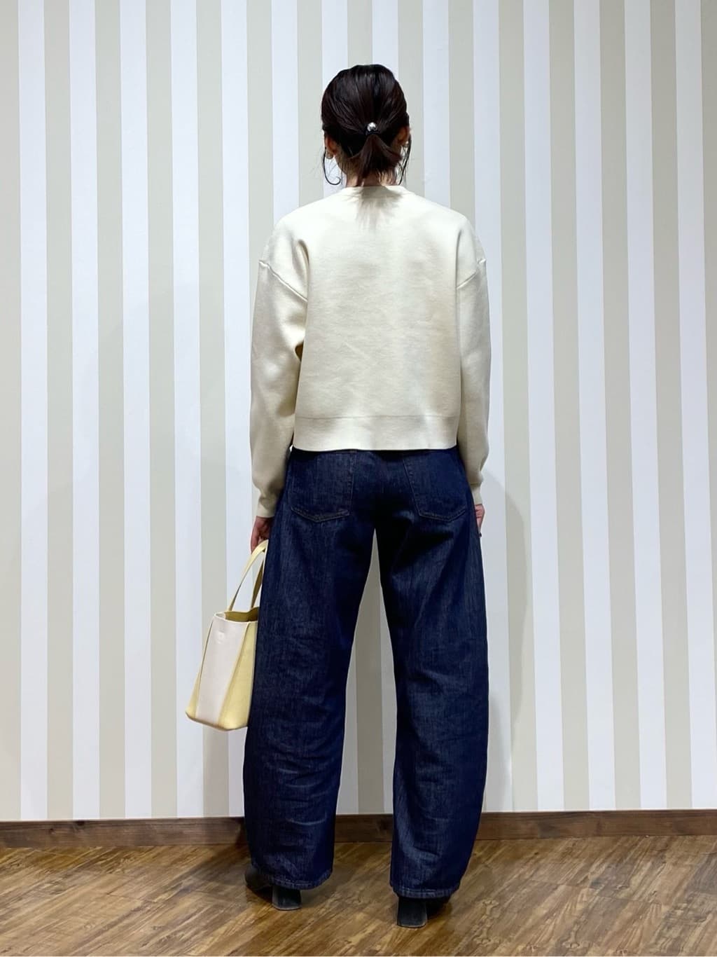 SAOさんの「SHOO･LA･RUE｜【洗濯機可/S-LL】1枚でも羽織りでも 華やか上品カーデ」を使ったコーディネート