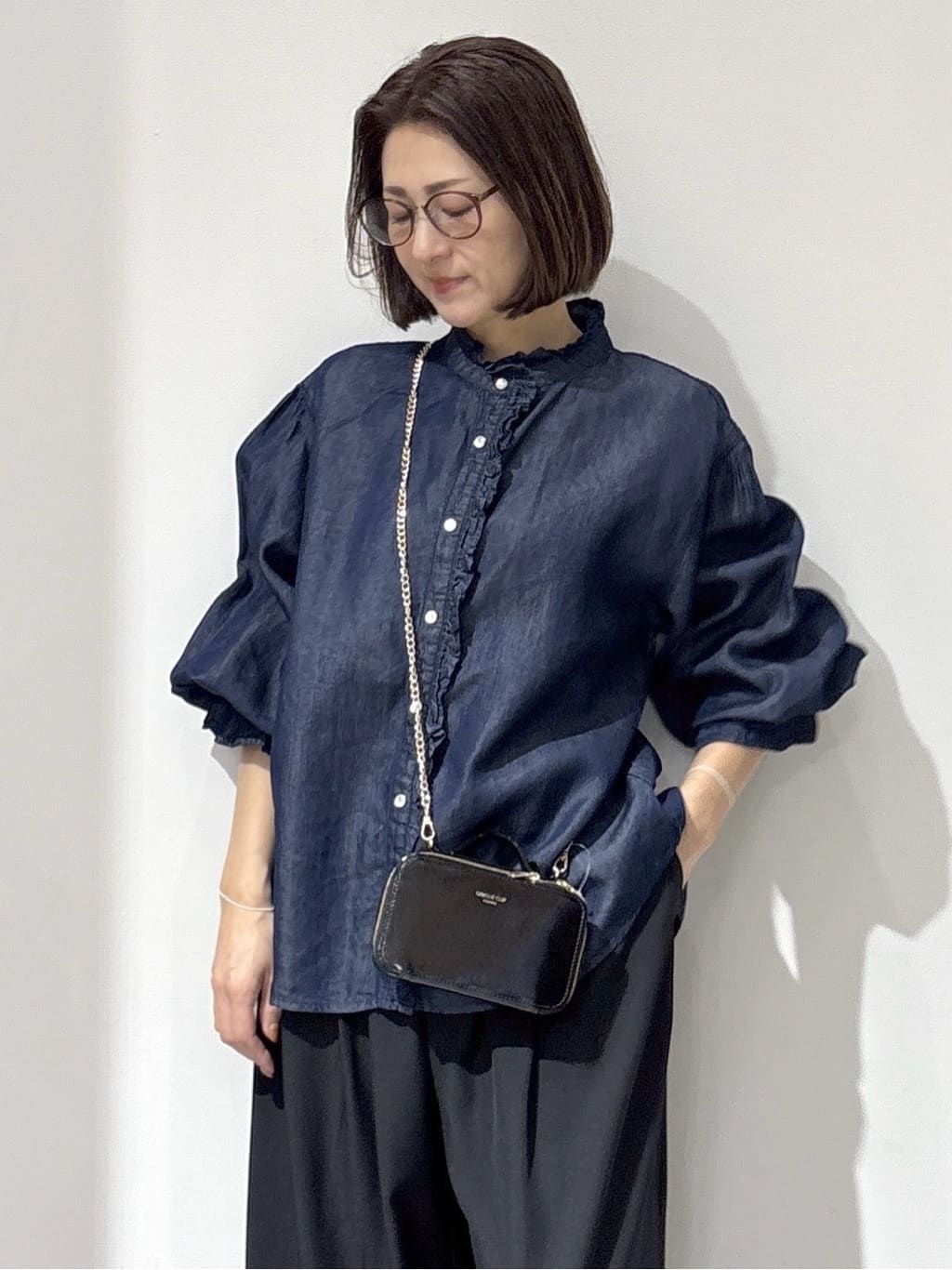 NAKAさんの「OPAQUE.CLIP｜セルロース混デニムフリルブラウス【洗濯機OK】」を使ったコーディネート