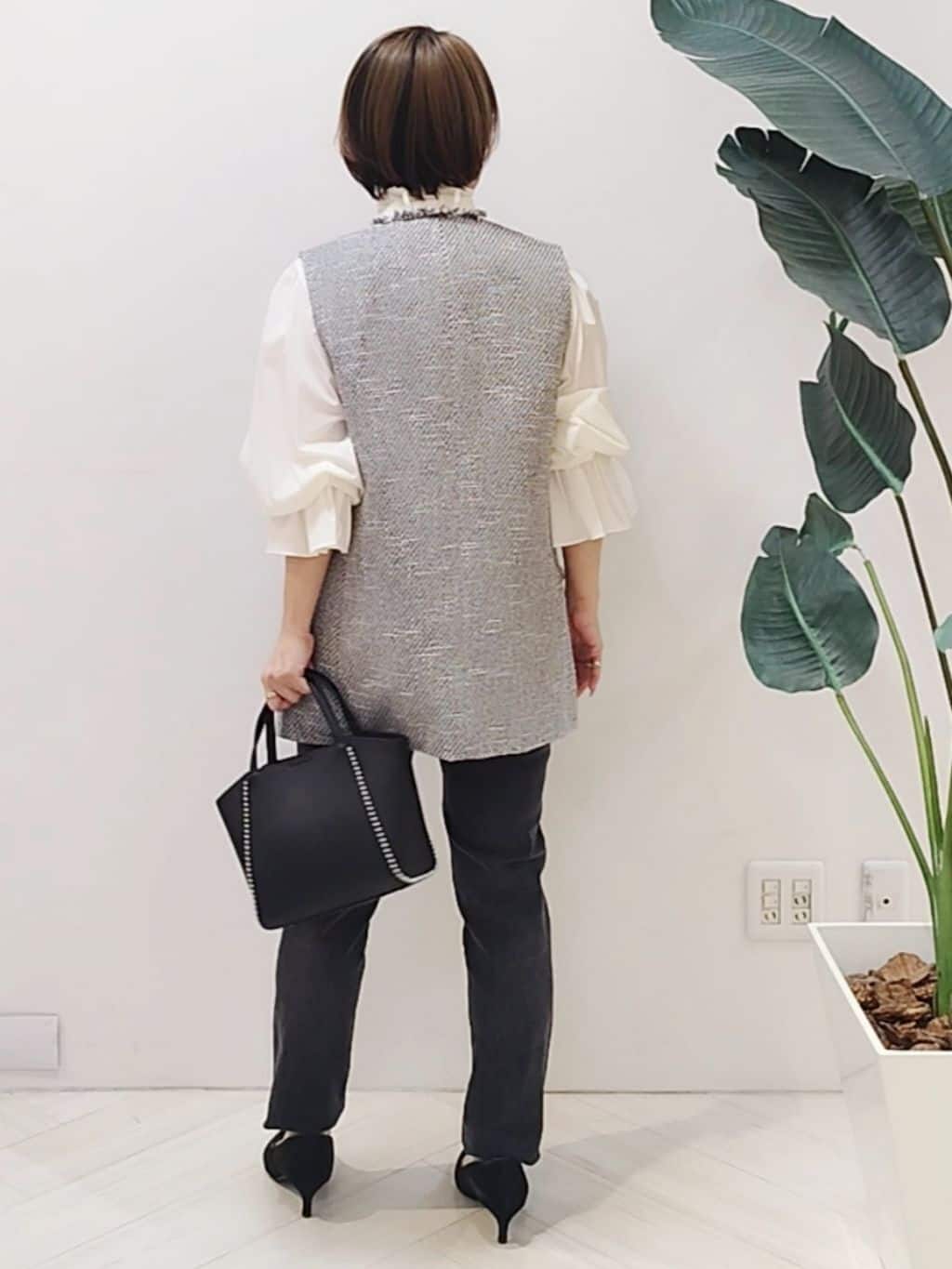 s u g iさんの「UNTITLED｜【オンオフ使える】スラブツイード ジレ」を使ったコーディネート