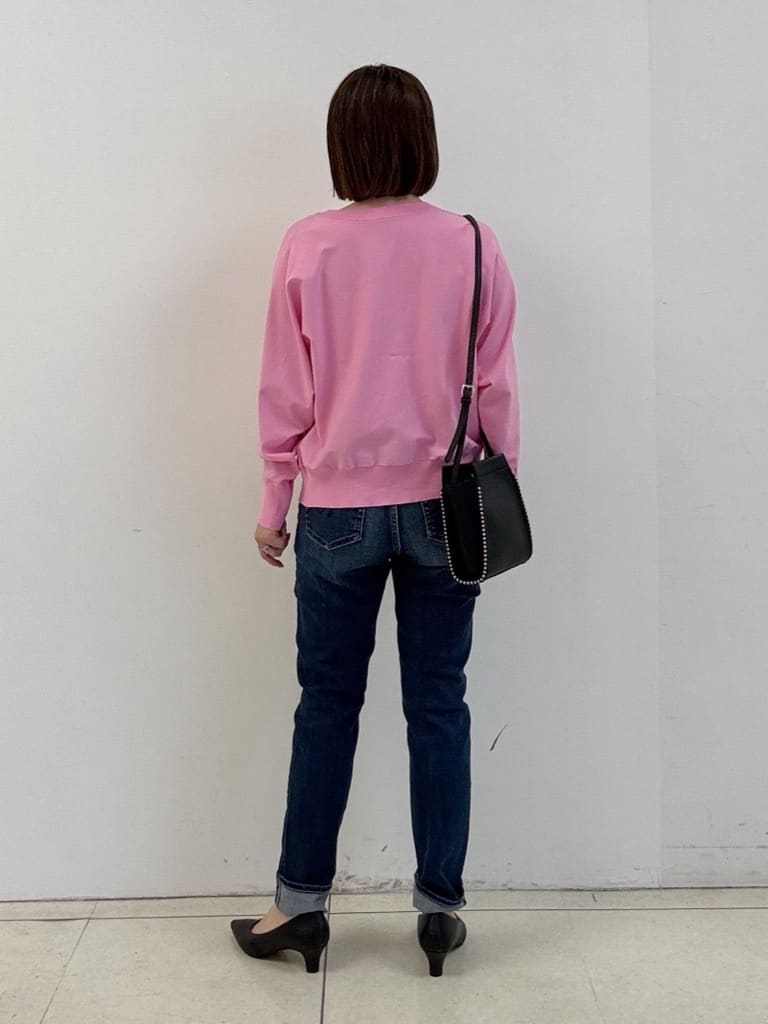 yoshiyaさんの「INDIVI｜【洗える／前後2WAY／アンサンブル可能】ドルマンスリーブカーディガン」を使ったコーディネート