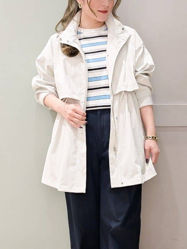 kuwawaさんの「grove｜【撥水／シルエット2WAY】羽織るだけでサマになる、スタンドネックテントラインコート」を使ったコーディネート