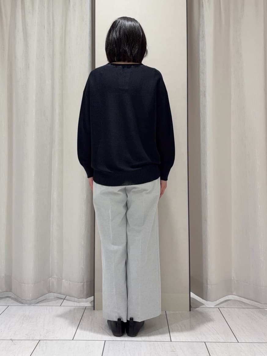 わたなべさんの「UNTITLED｜【7色展開/洗える/程よい透け感】ドライタッチVネックニット」を使ったコーディネート