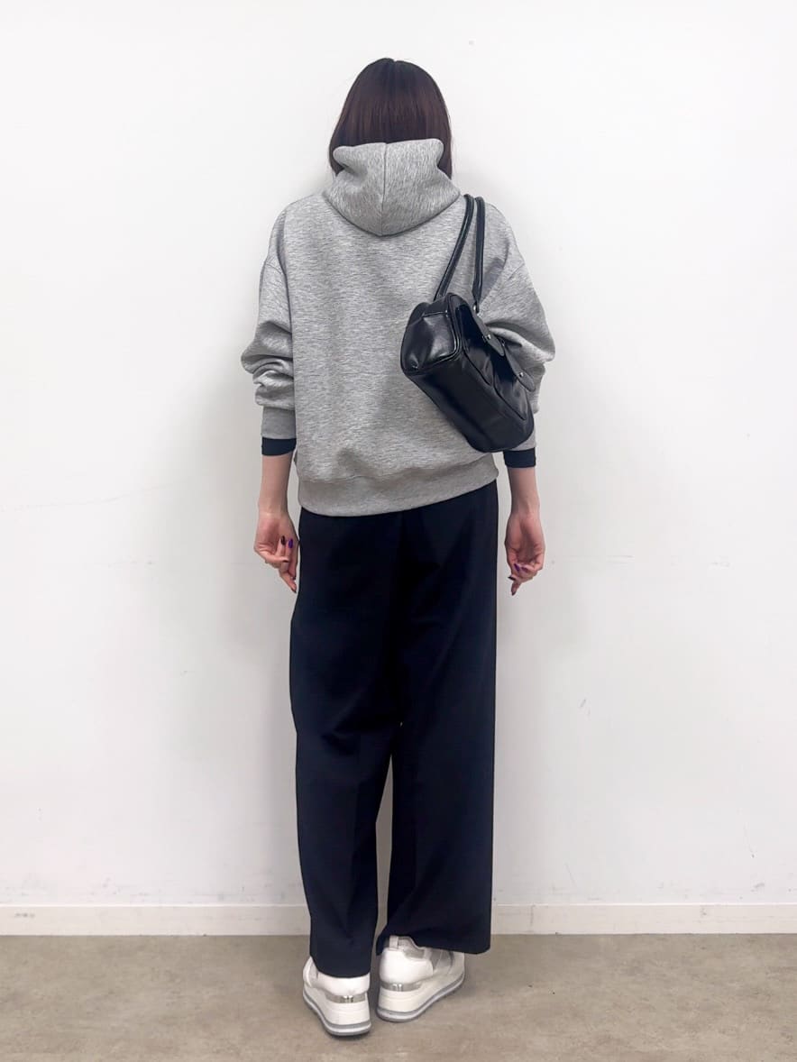 𝐜𝐡𝐢𝐤𝐚さんの「SHOO･LA･RUE｜【セットアップ可/S-LL/なめらかタッチ】選べる3柄 ロゴ入りプルパーカ」を使ったコーディネート