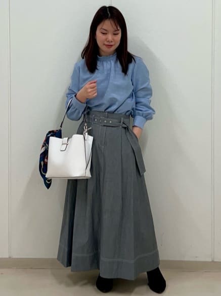 ゆうさんの「Reflect｜【接触冷感】フリルネックサテンジャカードブラウス」を使ったコーディネート