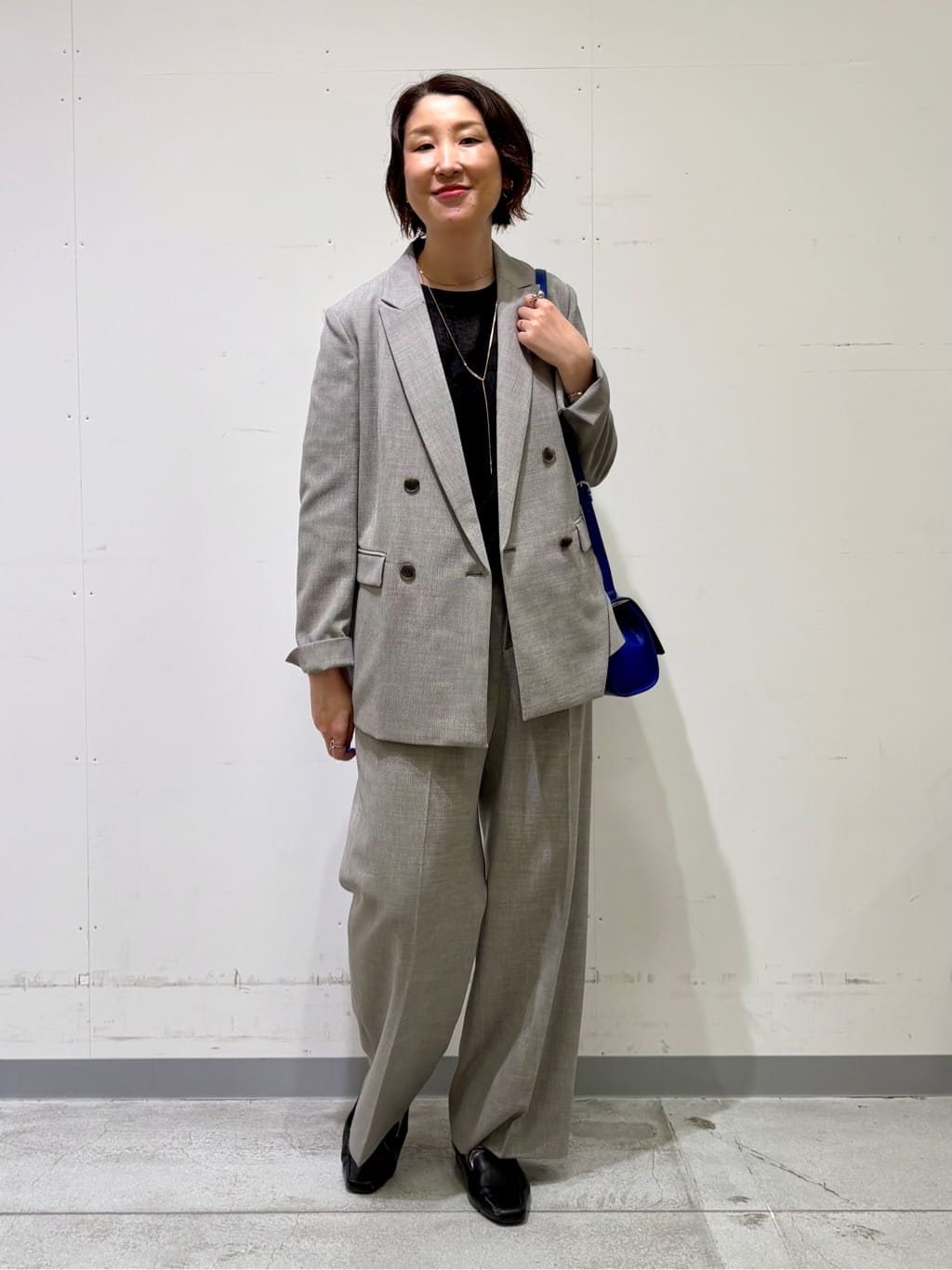 yuriさんの「INDIVI｜【洗える／セットアップ可能】凹凸ストレッチ素材ストレートパンツ」を使ったコーディネート