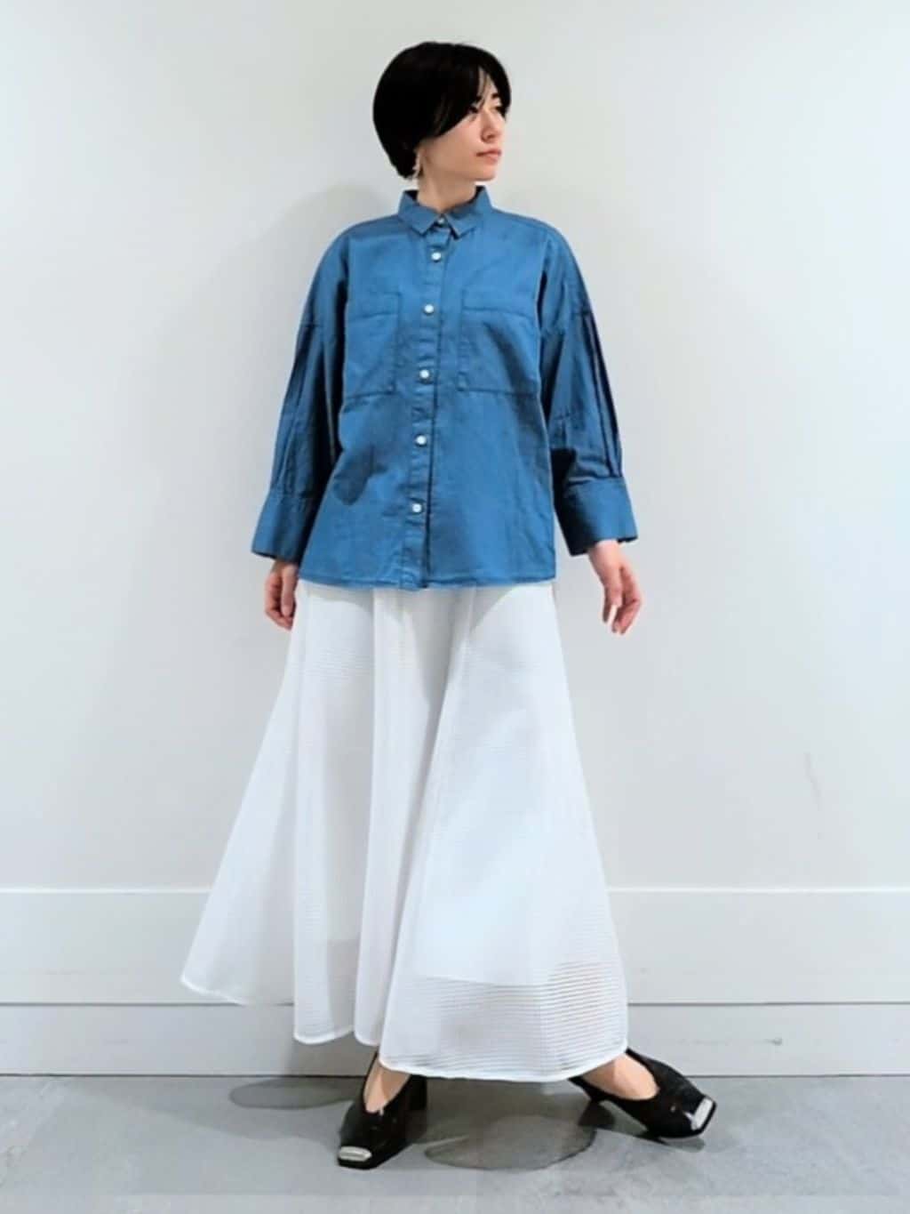 ミズタさんの「UNTITLED｜【定番人気/はっ水/洗える】タスランショートトレンチコート」を使ったコーディネート