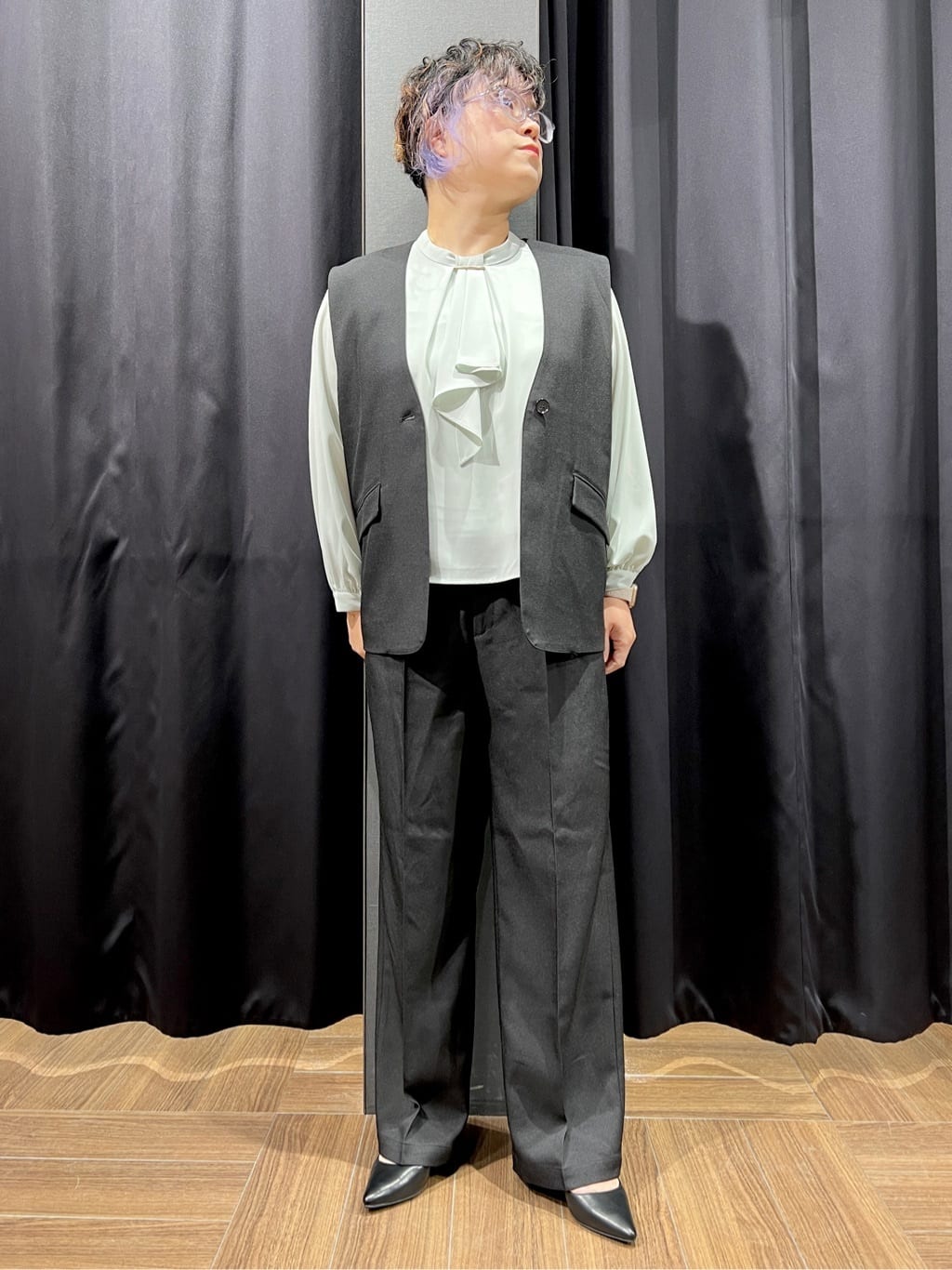 OKMKさんの「THE SHOP TK｜【通勤にもカジュアルにも】CAVIAN ジレ/セットアップ可」を使ったコーディネート
