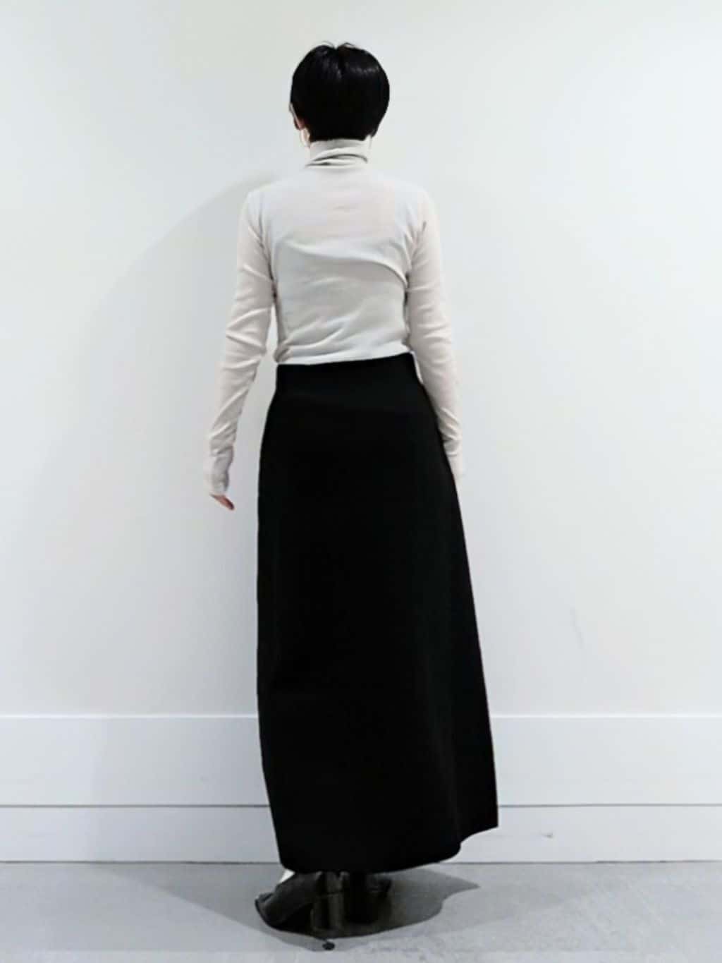 ミズタさんの「UNTITLED｜◆【洗える/レイヤードインナー】ナチュラルテレコハイネックプルオーバー」を使ったコーディネート