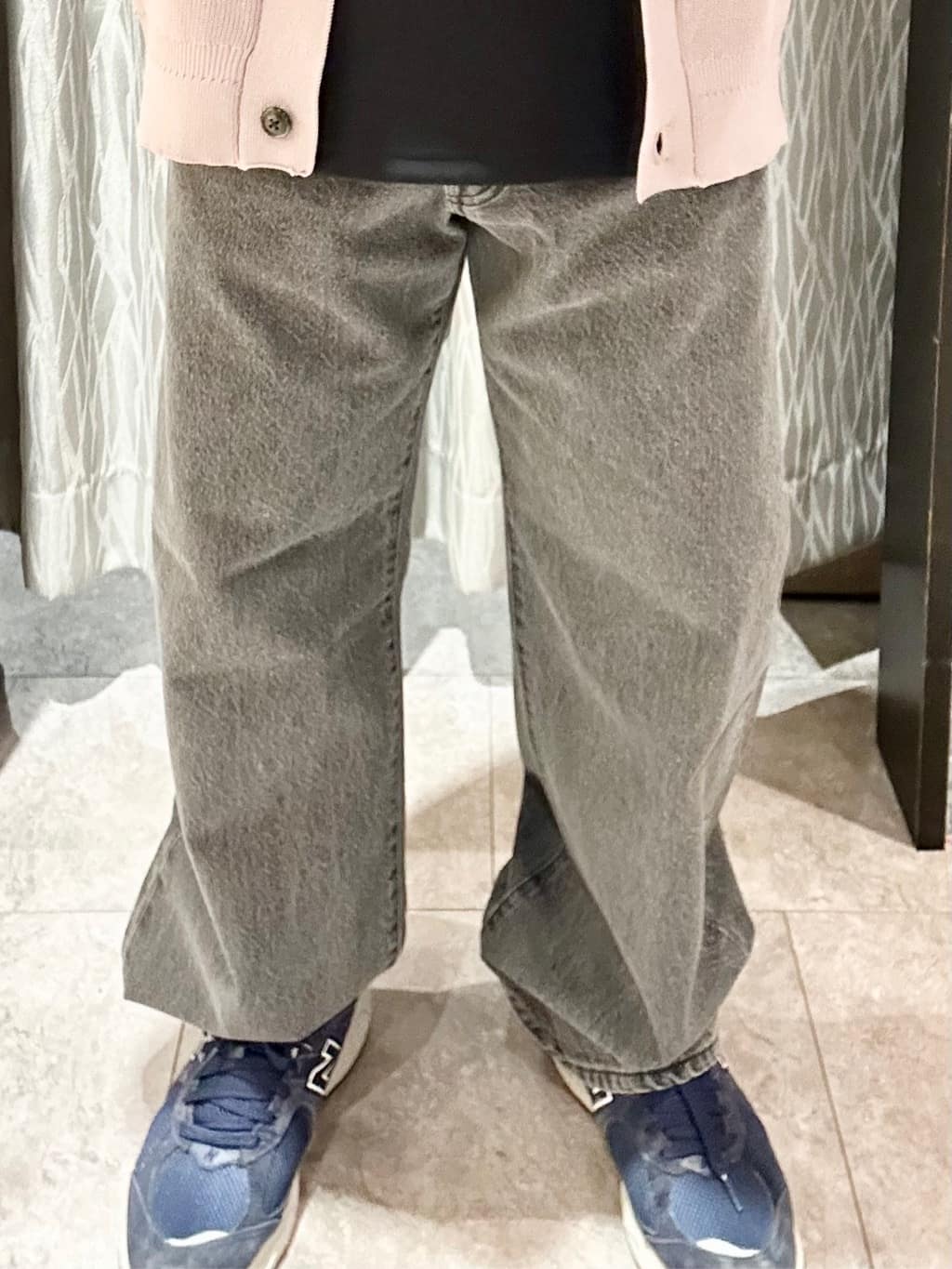 KENJI Iさんの「THE SHOP TK｜【季節の変わり目に最適】ニットカーディガン ドライタッチ／軽量」を使ったコーディネート