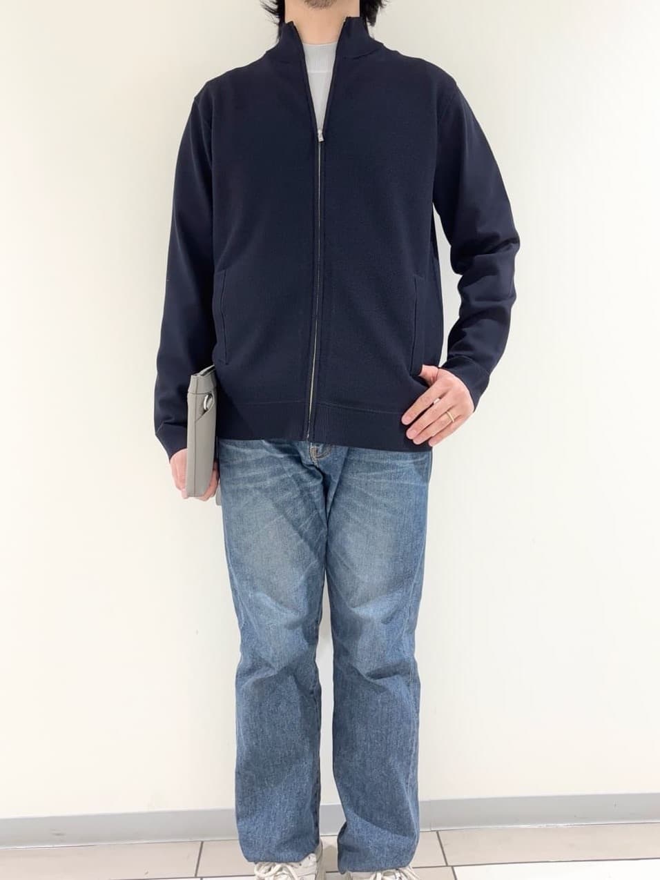 及川さんの「TAKEO KIKUCHI｜ジップアップ 鹿の子 ニット」を使ったコーディネート