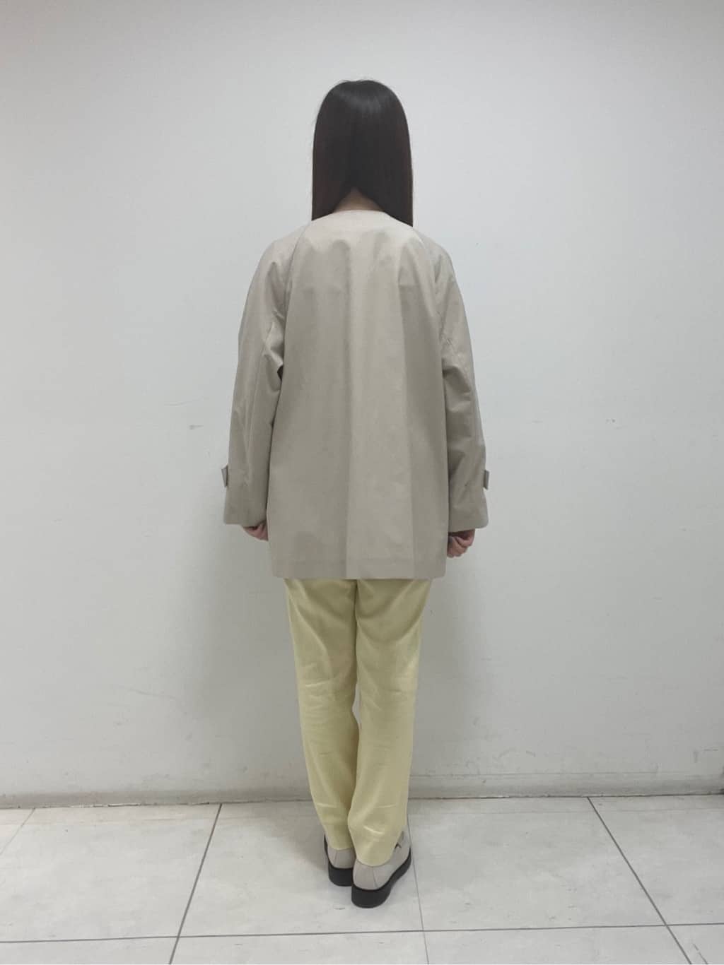 mさんの「INDIVI｜【撥水/軽量】ミドル丈 ミニマルトレンチコート」を使ったコーディネート