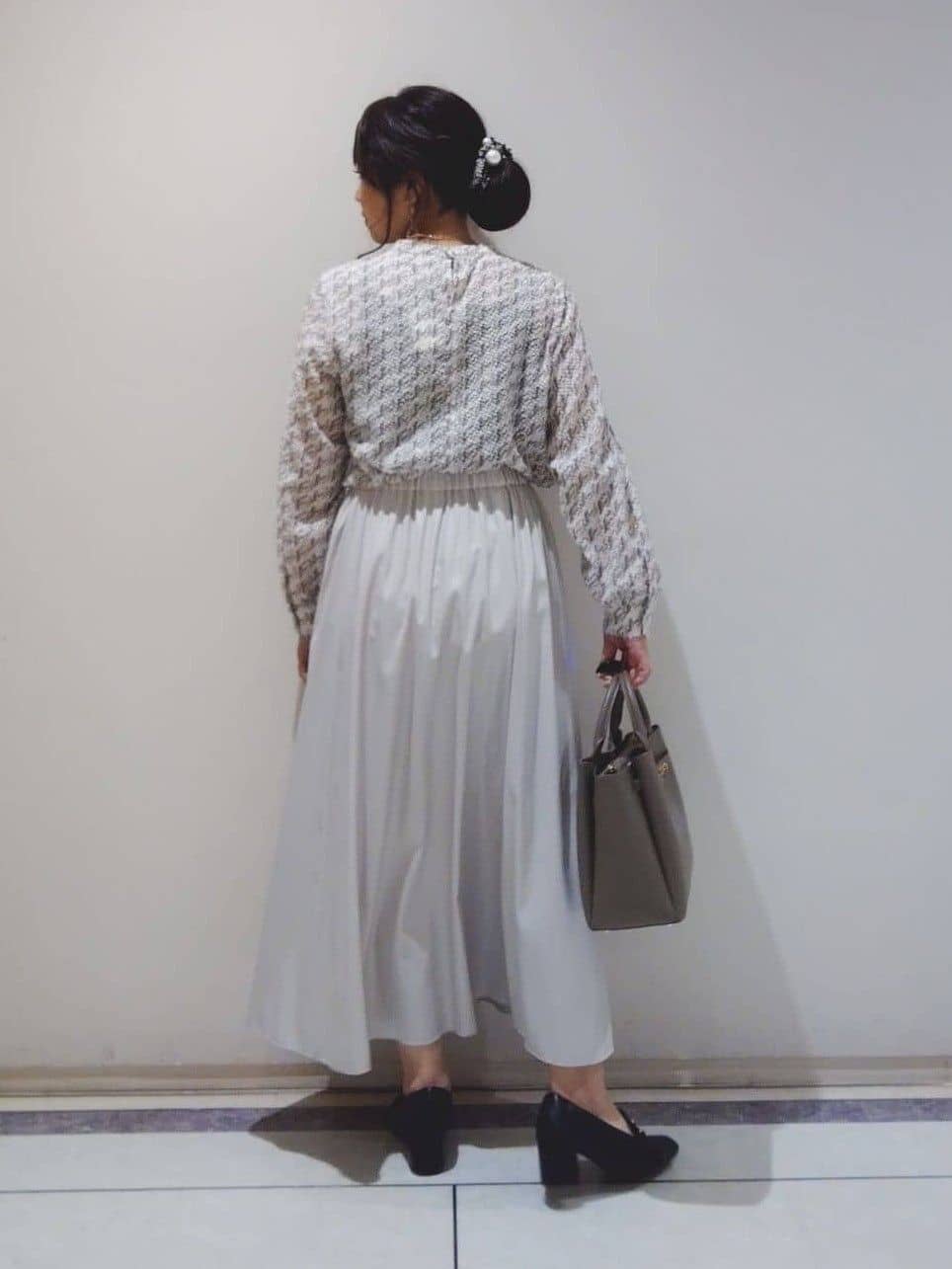 TOMOMIさんの「INDIVI｜レザー調ギャザースカート」を使ったコーディネート