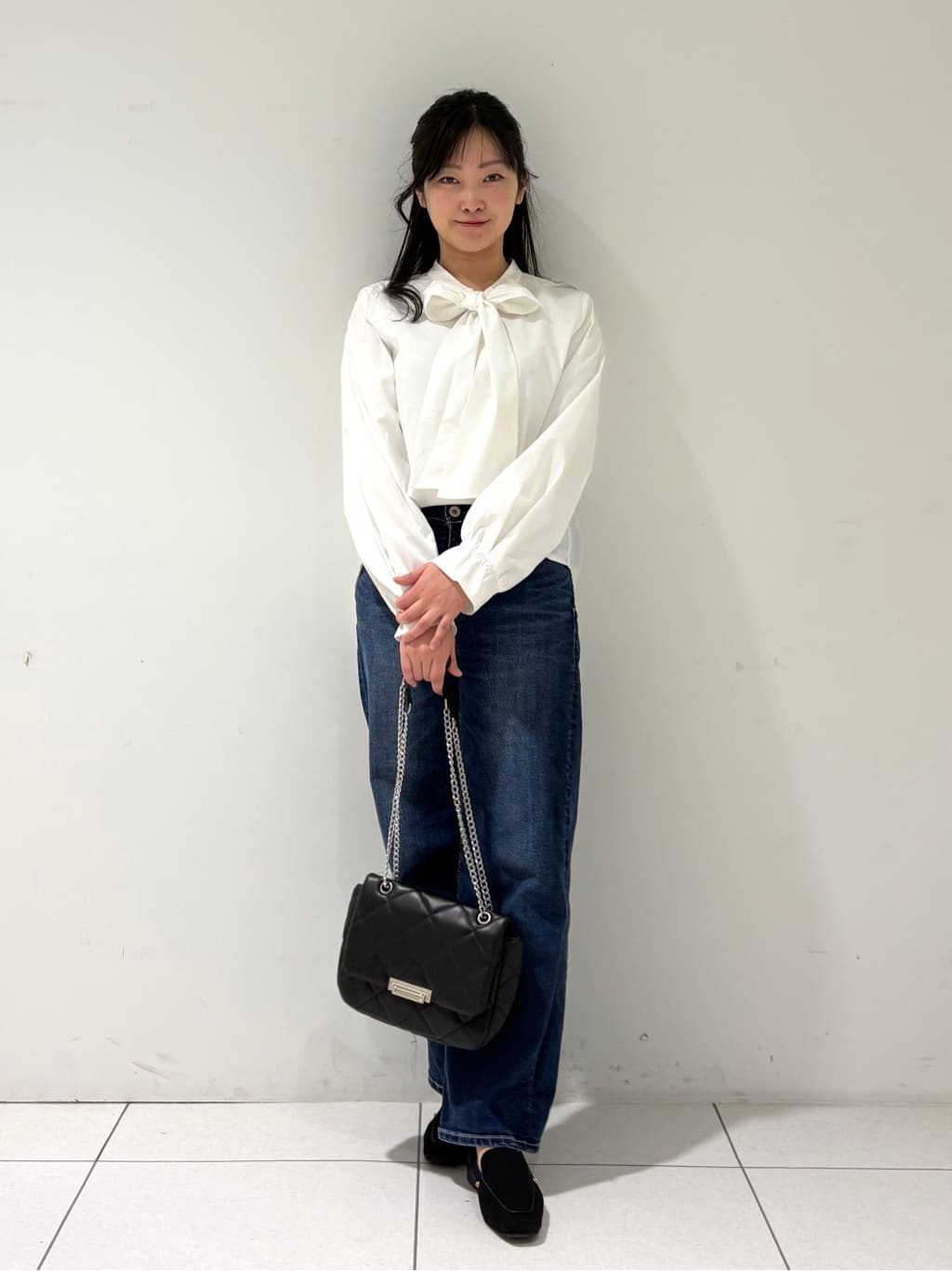 momokoさんの「INDIVI｜【2点セット／洗える】ツイードジレ＆ボウタイブラウス」を使ったコーディネート