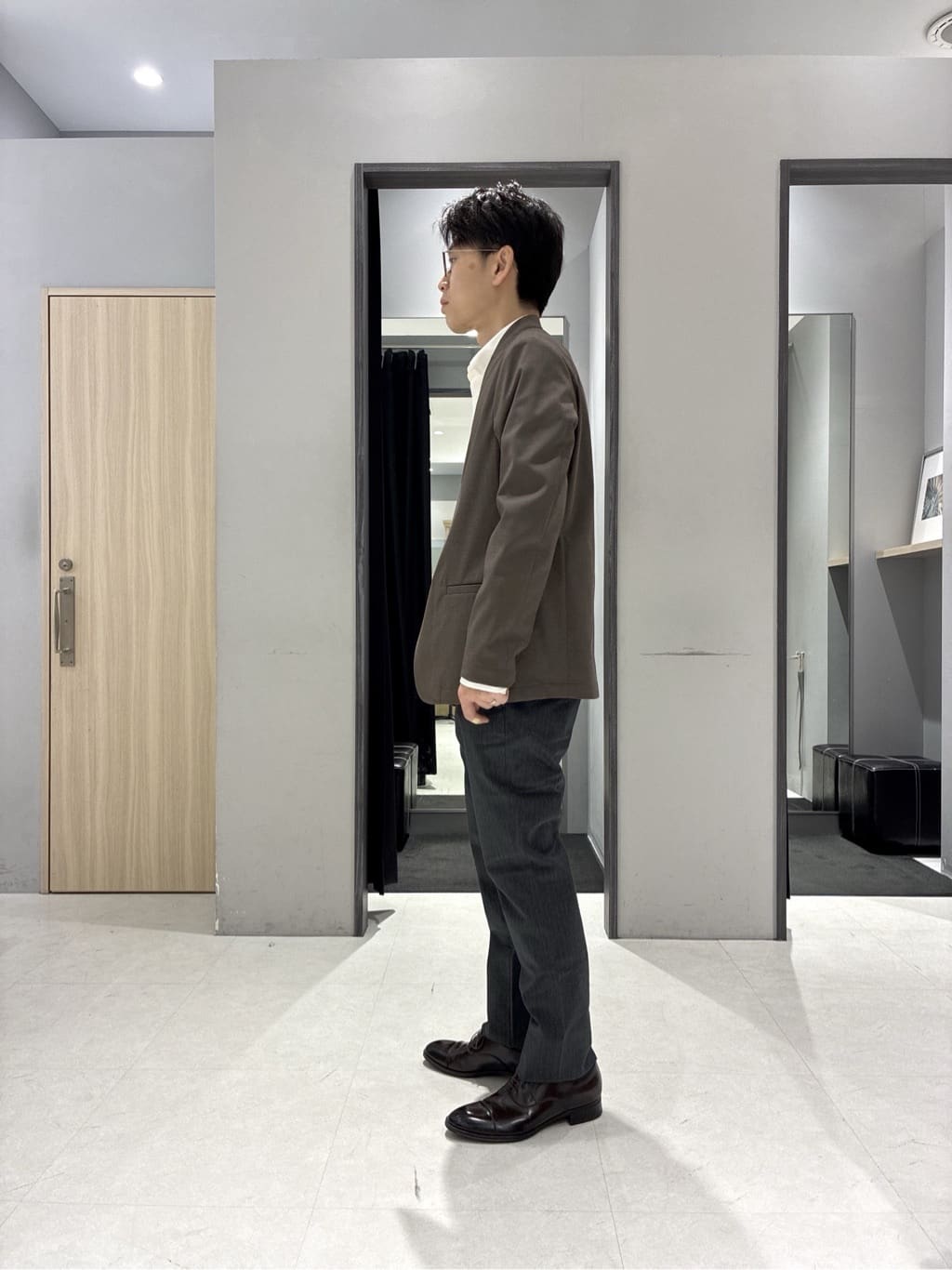 わいずみさんの「TAKEO KIKUCHI｜【ON／OFF兼用】CARREMANファブリック ノーカラージャケット」を使ったコーディネート