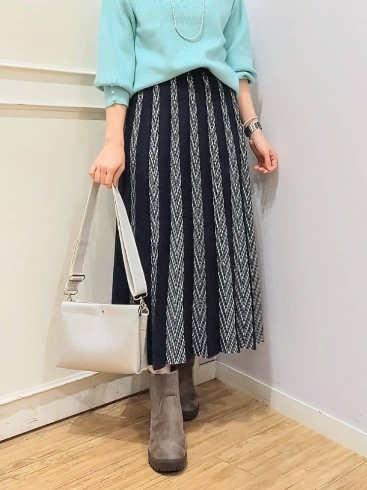 miomioさんの「SHOO･LA･RUE｜【毛玉になりにくい/洗濯機可/S-LL】お袖パールの上品ニット」を使ったコーディネート