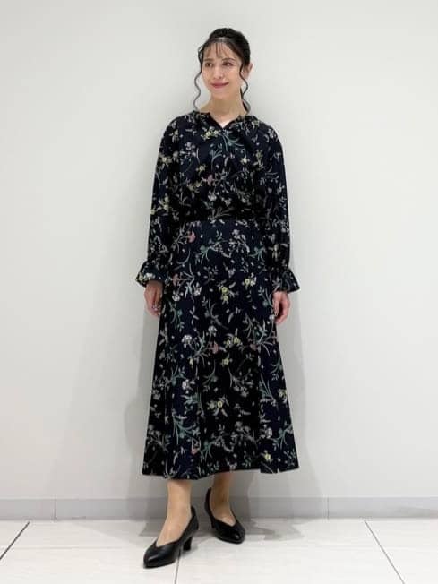 kayoさんの「INDIVI｜【SETUP可能】モダンフラワー柄キャンディスリーブブラウス」を使ったコーディネート