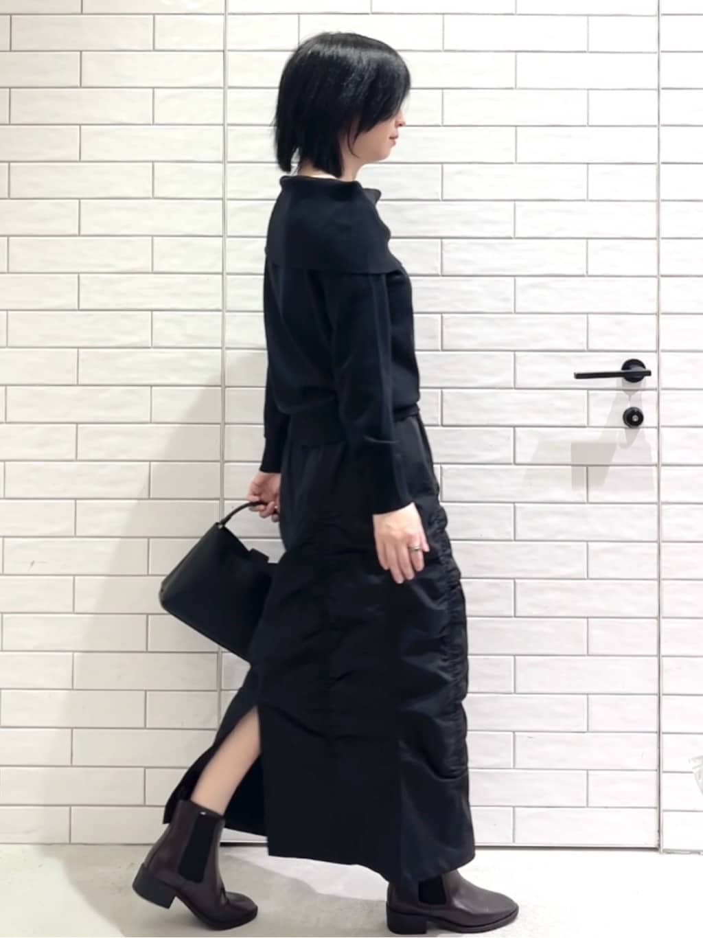 しおりさんの「OPAQUE.CLIP｜オフショルダーデザインニット【洗濯機OK】」を使ったコーディネート