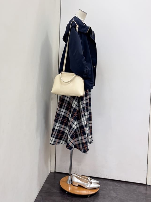 yukariさんの「grove｜【撥水】きれいめに着こなせるマウンテンパーカ」を使ったコーディネート