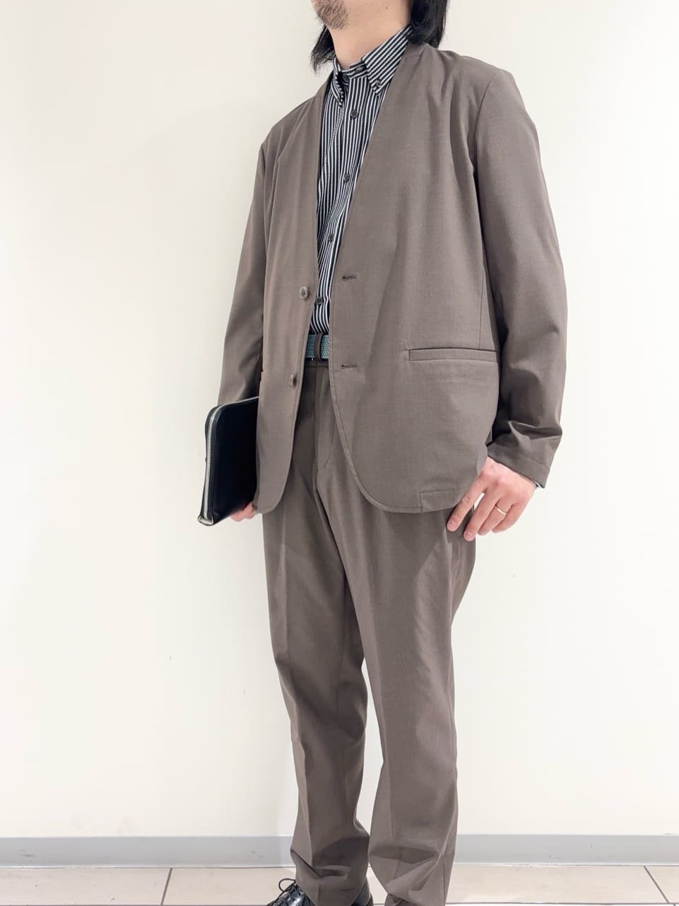及川さんの「TAKEO KIKUCHI｜【ON／OFF兼用】CARREMANファブリック ノーカラージャケット」を使ったコーディネート