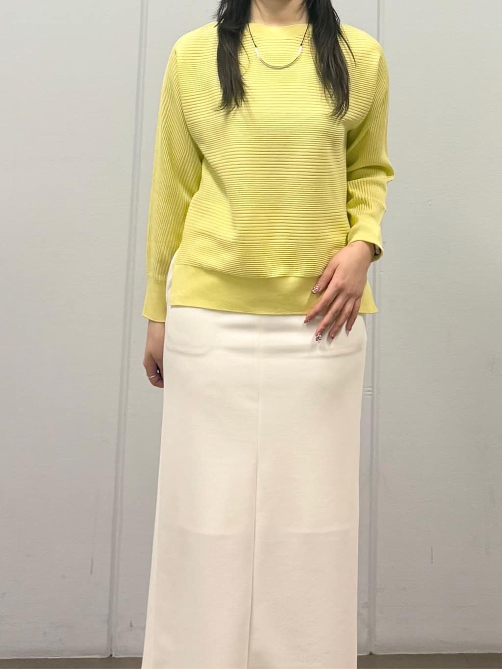 mizukiさんの「INDIVI｜【撥水/軽量】ミドル丈 ミニマルトレンチコート」を使ったコーディネート