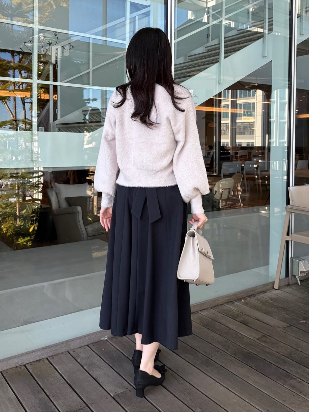 AOIさんの「Couture brooch｜【前後2WAY】Springフェザーカーデトップス」を使ったコーディネート