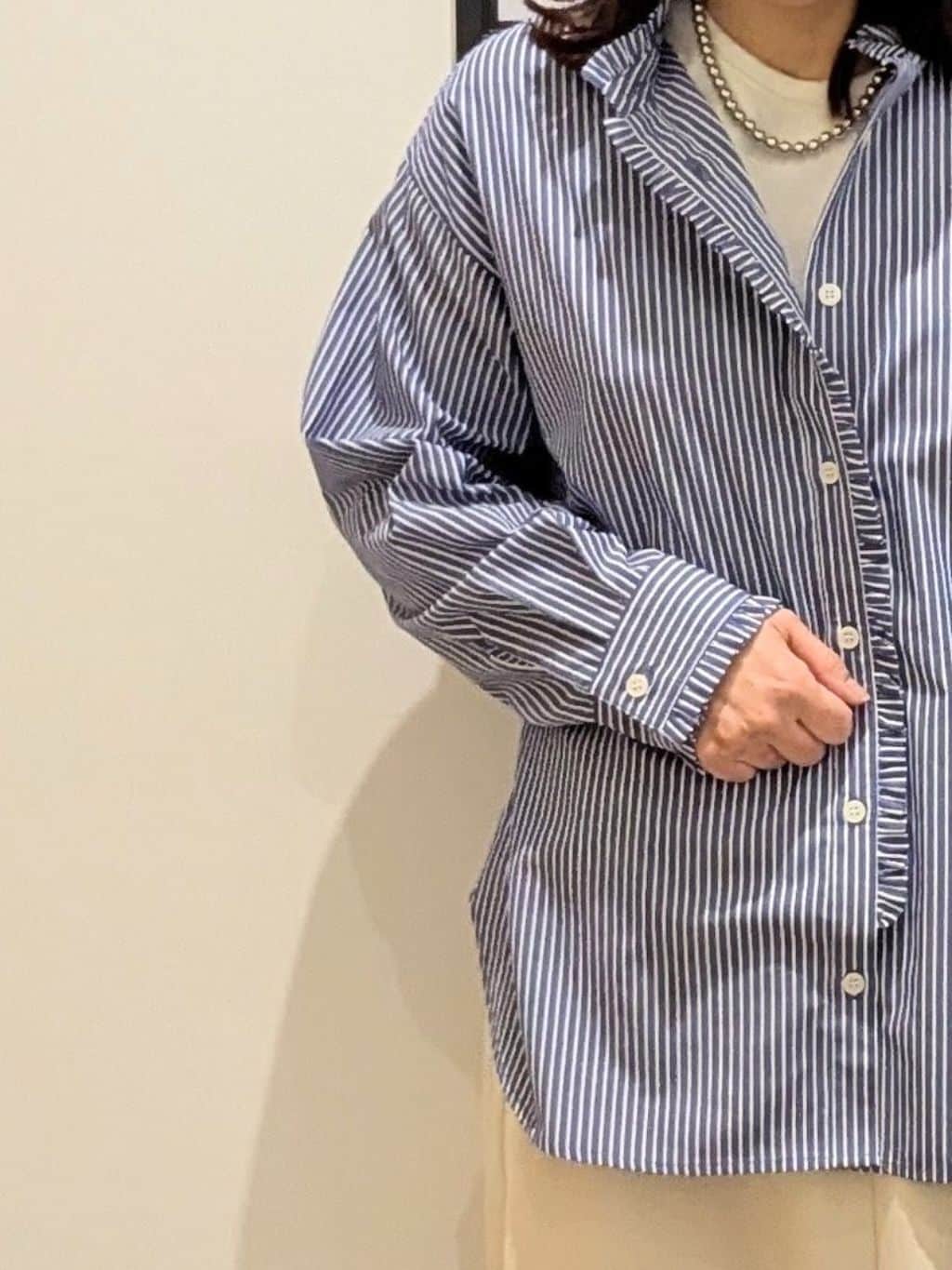 enさんの「Dessin｜【洗える】フリルネックブラウス」を使ったコーディネート