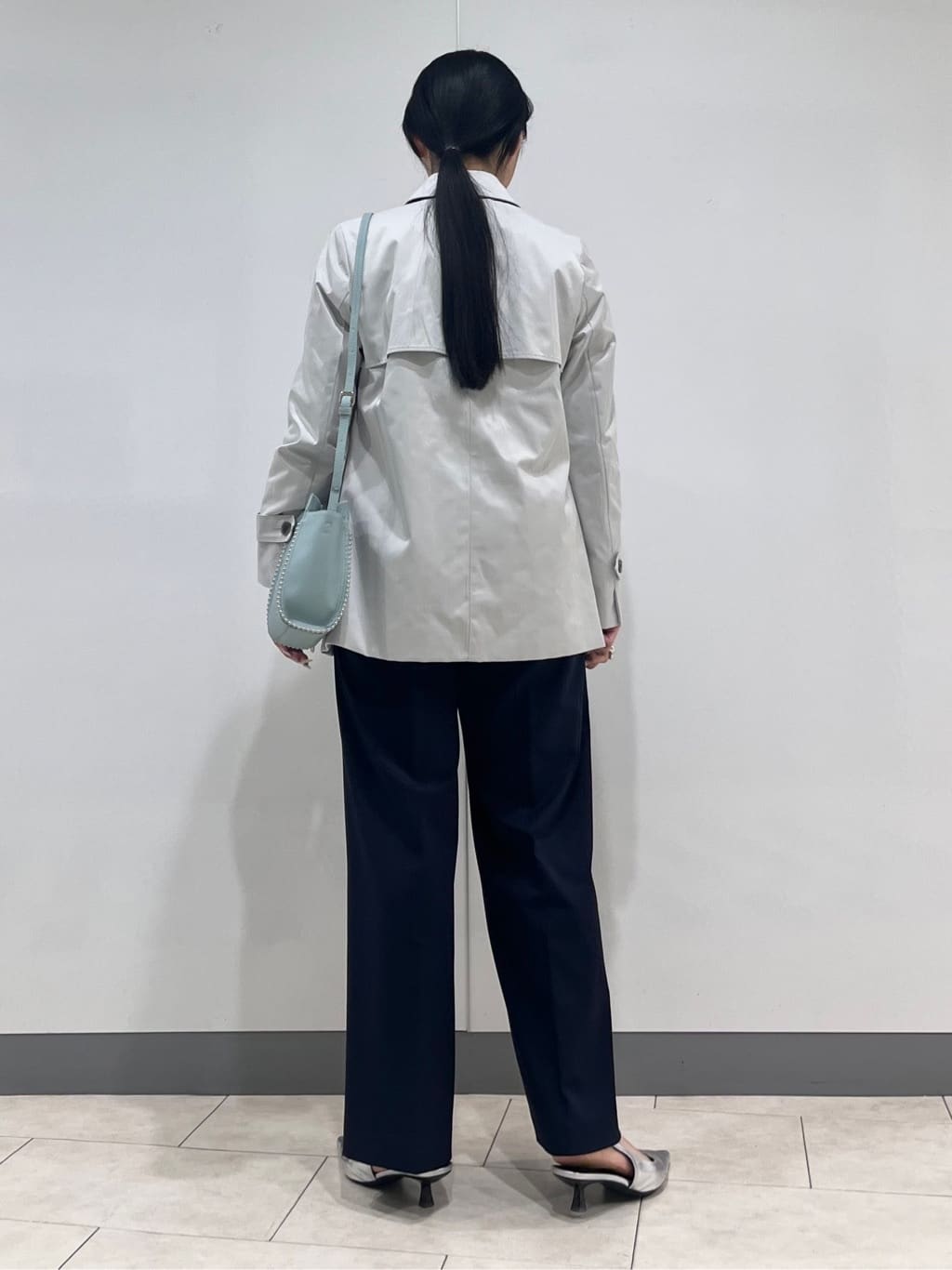 hasuさんの「INDIVI｜【花粉付着防止／撥水／UVケア】名品トレンチコート」を使ったコーディネート