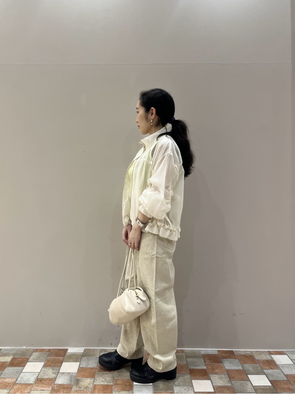 Uminoさんの「INDIVI｜ロゴ刺繍リブタンクトップ」を使ったコーディネート