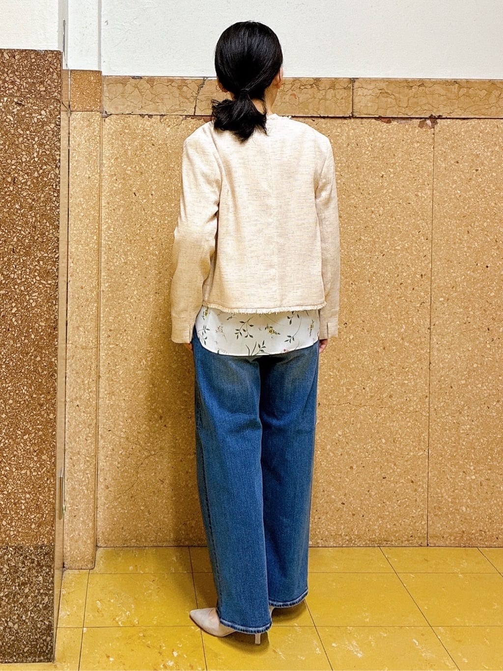 hattoriさんの「INDIVI｜【褒められデニム】ワイドストレート デニムパンツ」を使ったコーディネート