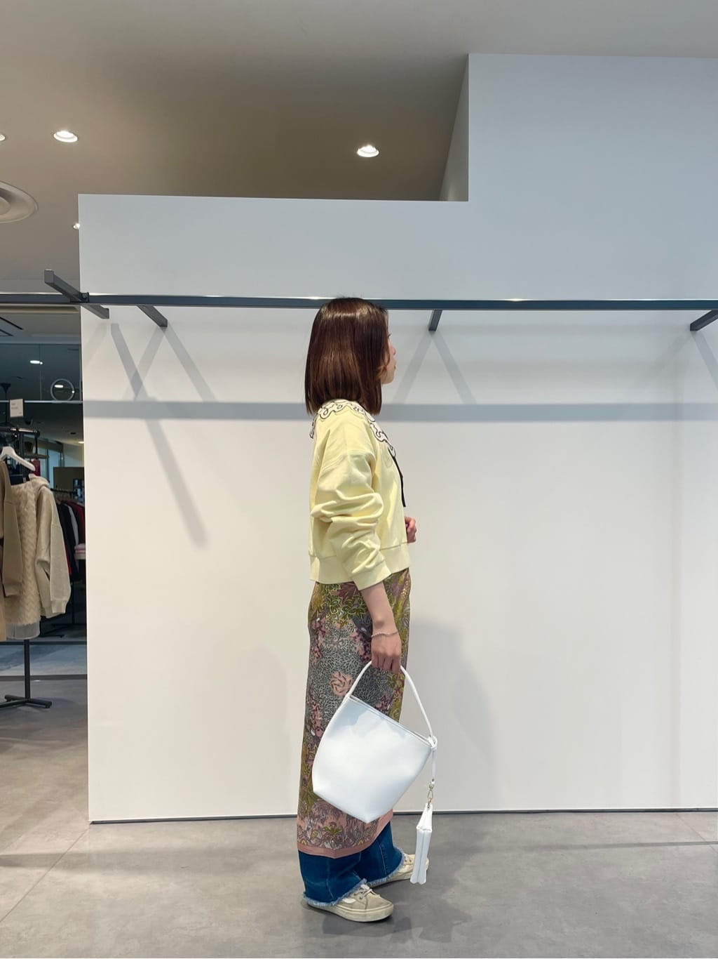amiさんの「INDIVI｜ワイドスリーブカラースウェット」を使ったコーディネート