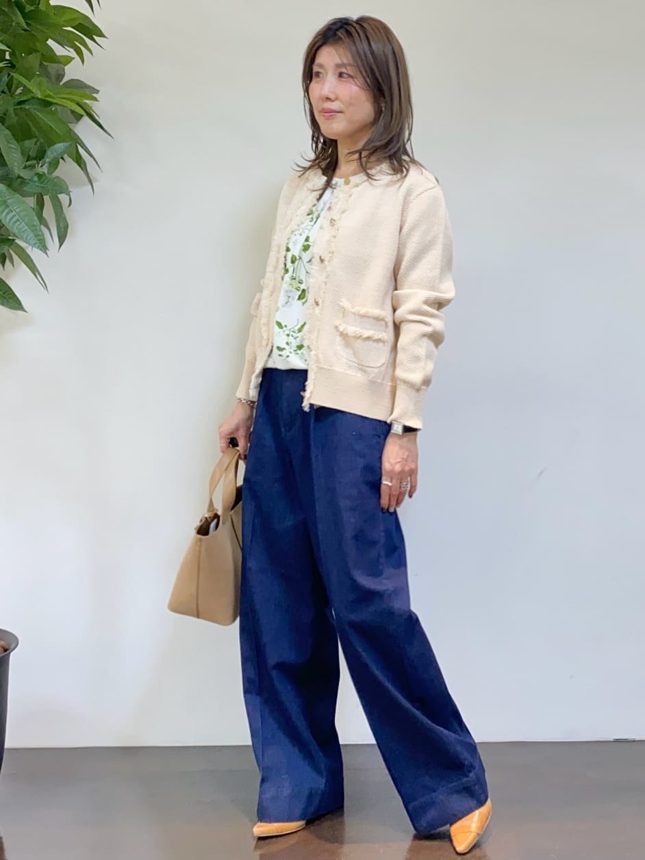 tomoさんの「UNTITLED｜◆【セットアップ可/ワイド】ライトウェイトデニムパンツ」を使ったコーディネート
