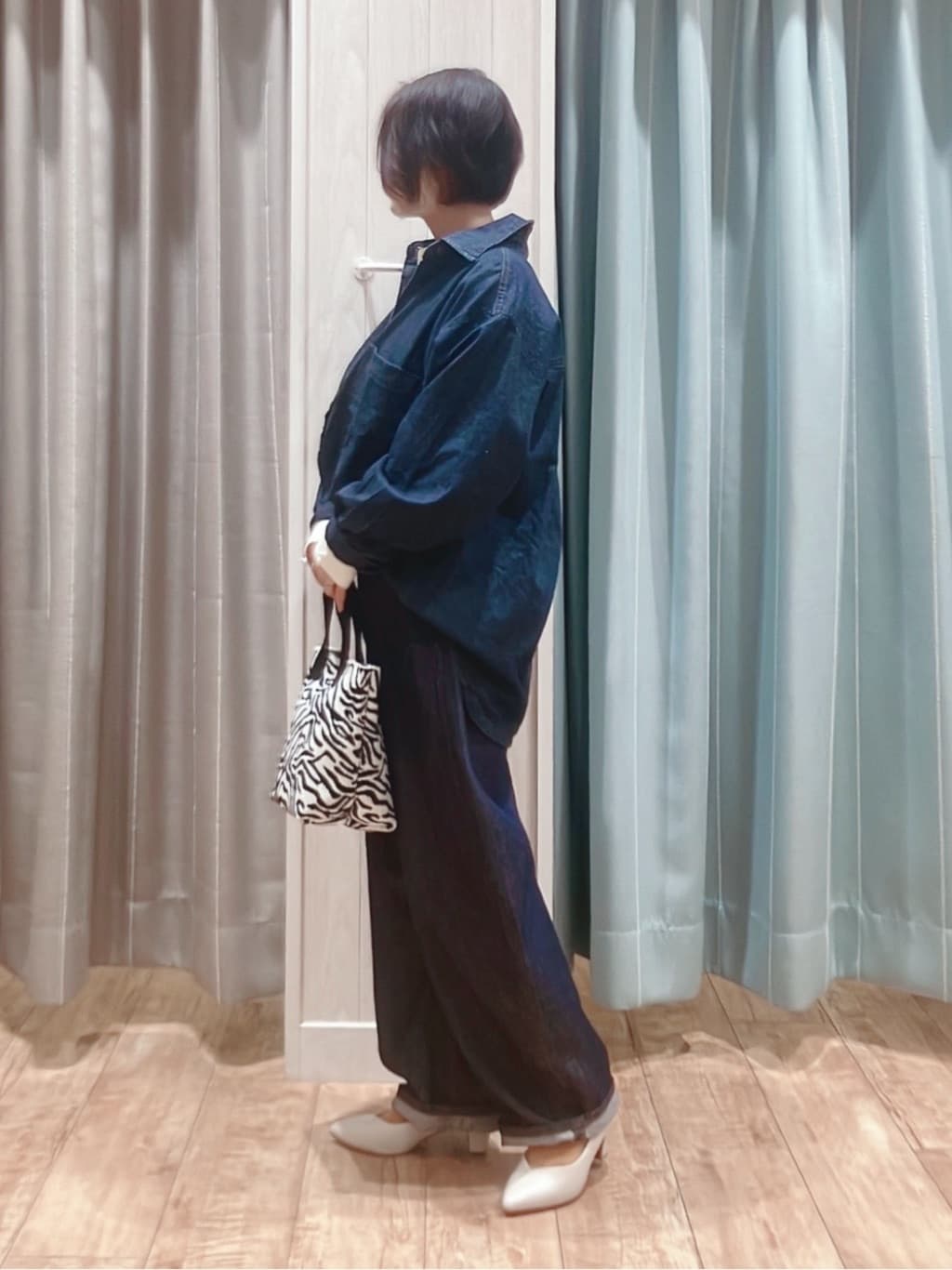 aaamiさんの「SHOO･LA･RUE｜【SHOO・LA・RUE DENIM/高レビュー】ゆるっと決まる こなれカーブデニムパンツ」を使ったコーディネート