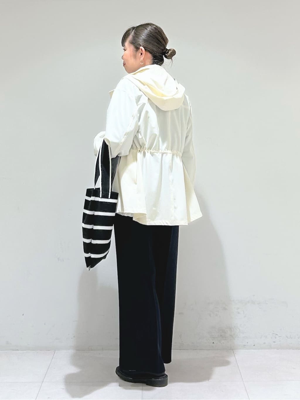 tsuyuさんの「INDIVI｜【WEB限定カラー／A4収納】柄ニットバッグ」を使ったコーディネート