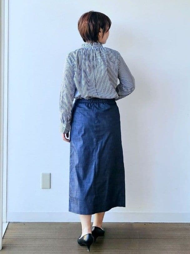 やじまさんの「UNTITLED｜◆【コットン100/洗える】シャーリングフリルネックブラウス」を使ったコーディネート