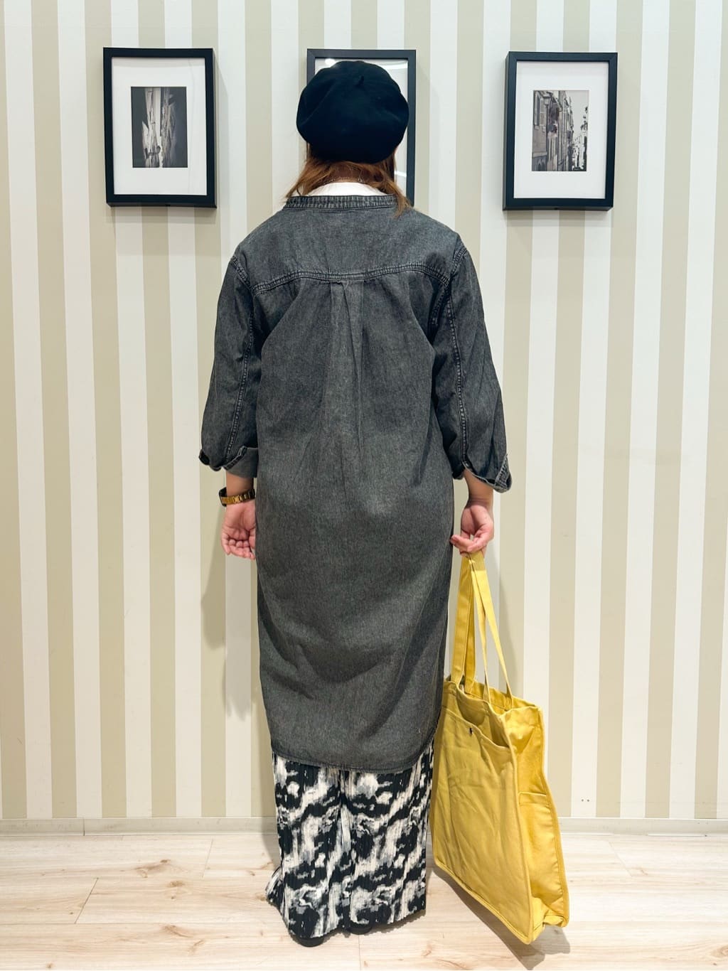 みさぼうさんの「SHOO･LA･RUE｜【ライトオンスデニム/S-LL/体型カバー】首元すっきり ワンピにもなるロングデニムシャツ」を使ったコーディネート