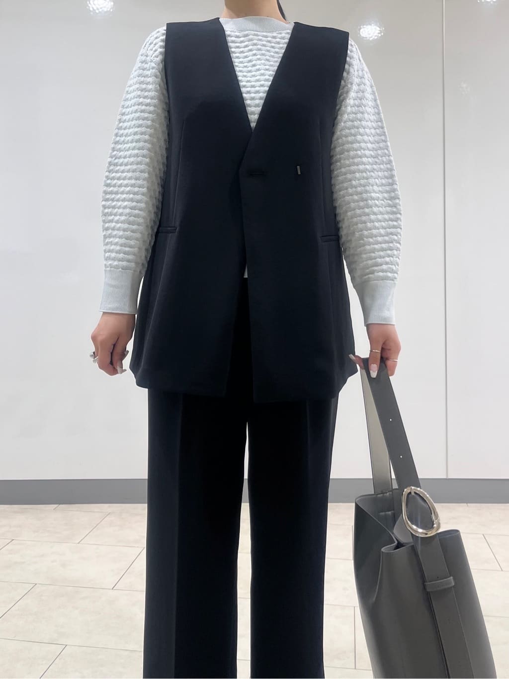 hasuさんの「INDIVI｜【洗える／多機能／SETUP可】着る日傘ジレジャケット」を使ったコーディネート