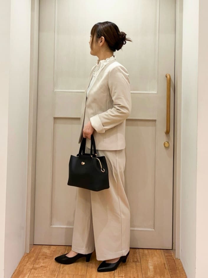 kawaさんの「SHOO･LA･RUE｜【洗濯機可/セットアップ可/S-3L】きちんと楽に。カットジョーゼットノーカラージャケット」を使ったコーディネート