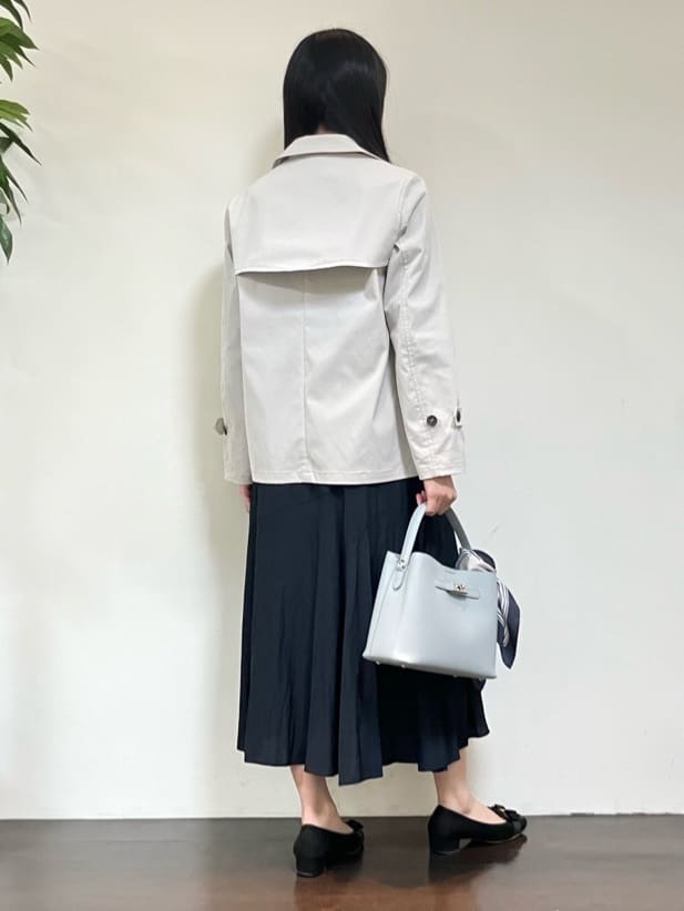 カレンさんの「UNTITLED｜【定番人気/はっ水/洗える】タスランショートトレンチコート」を使ったコーディネート