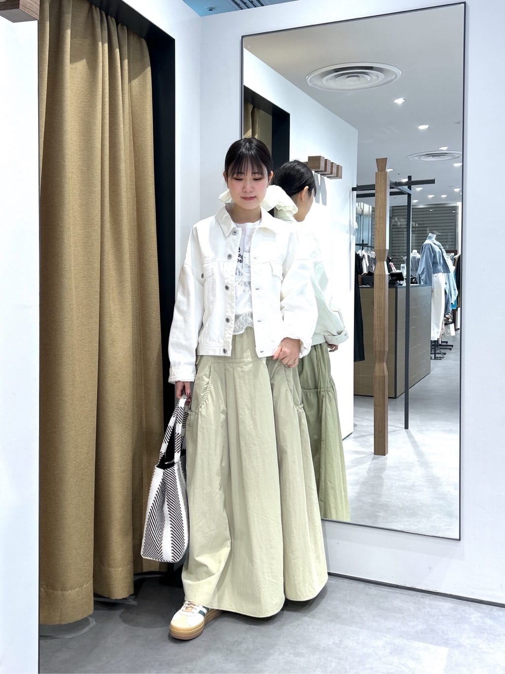 Renoさんの「INDIVI｜ボックスデニムジャケット」を使ったコーディネート