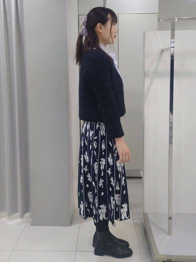 AZUSAさんの「Reflect｜【お食事会やお出かけに◎】ふんわりジャカード編みカーディガン」を使ったコーディネート