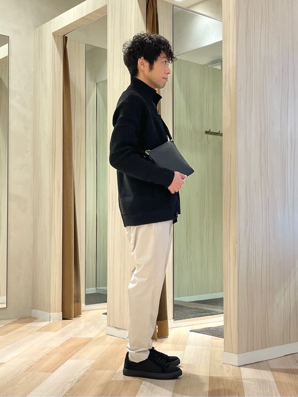 URAさんの「TAKEO KIKUCHI｜畦編みチェック ニットカーディガン」を使ったコーディネート