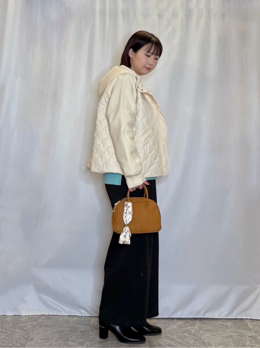 ネリさんの「SHOO･LA･RUE｜【洗濯機可/セットアップ可】さりげないラメ使いで差をつける クルーネックニット」を使ったコーディネート