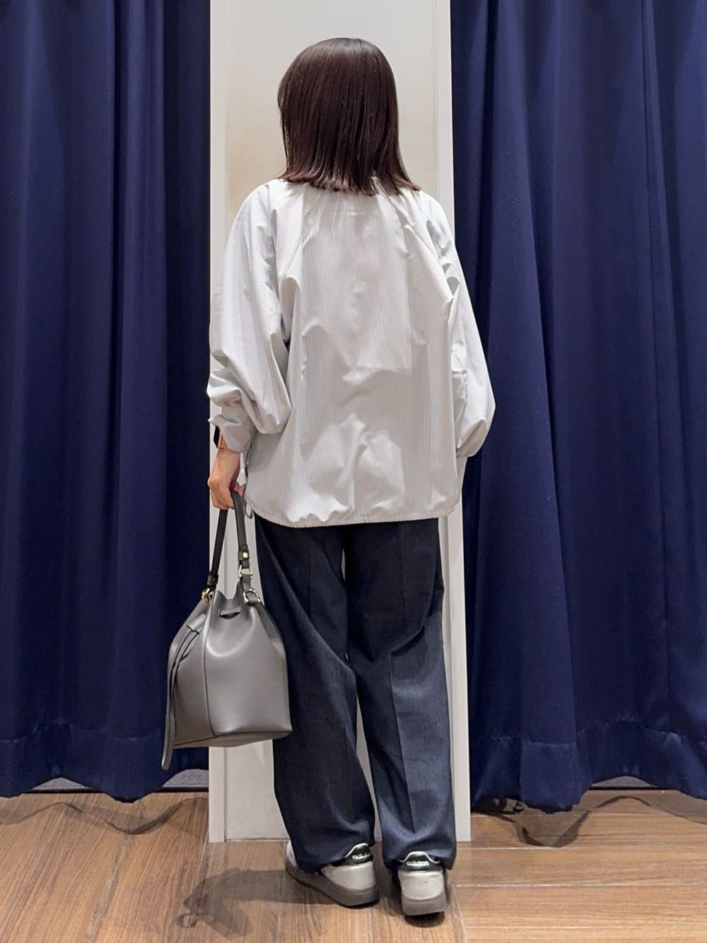 cherryさんの「THE SHOP TK｜キーネックストライプドロストシャツブラウス」を使ったコーディネート