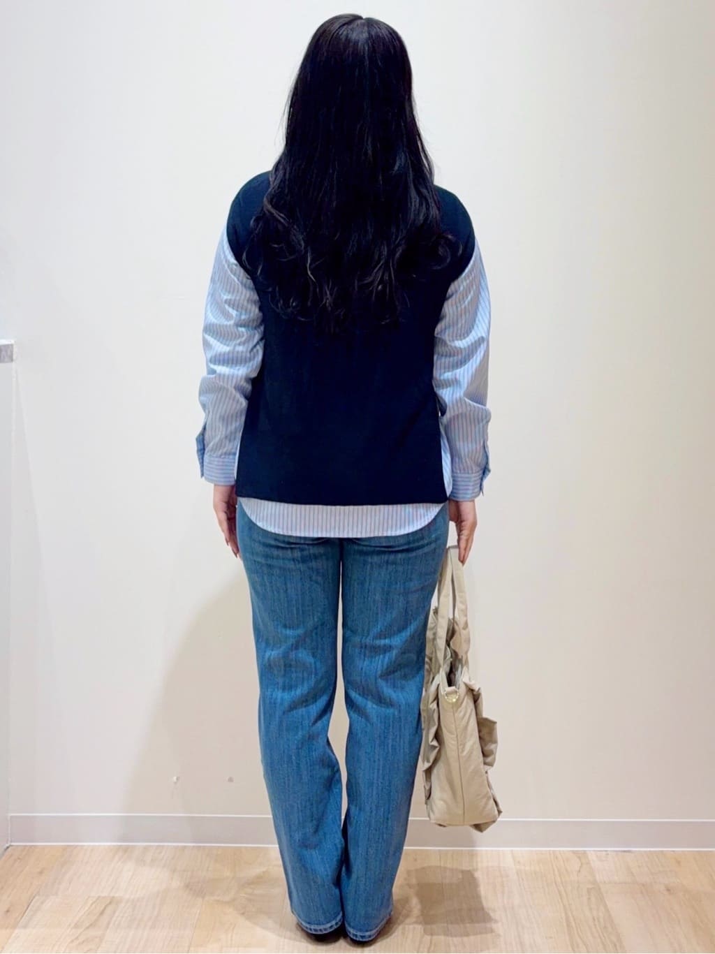 minamiさんの「grove｜【選べる着丈】大人のためのストレートデニムパンツ」を使ったコーディネート
