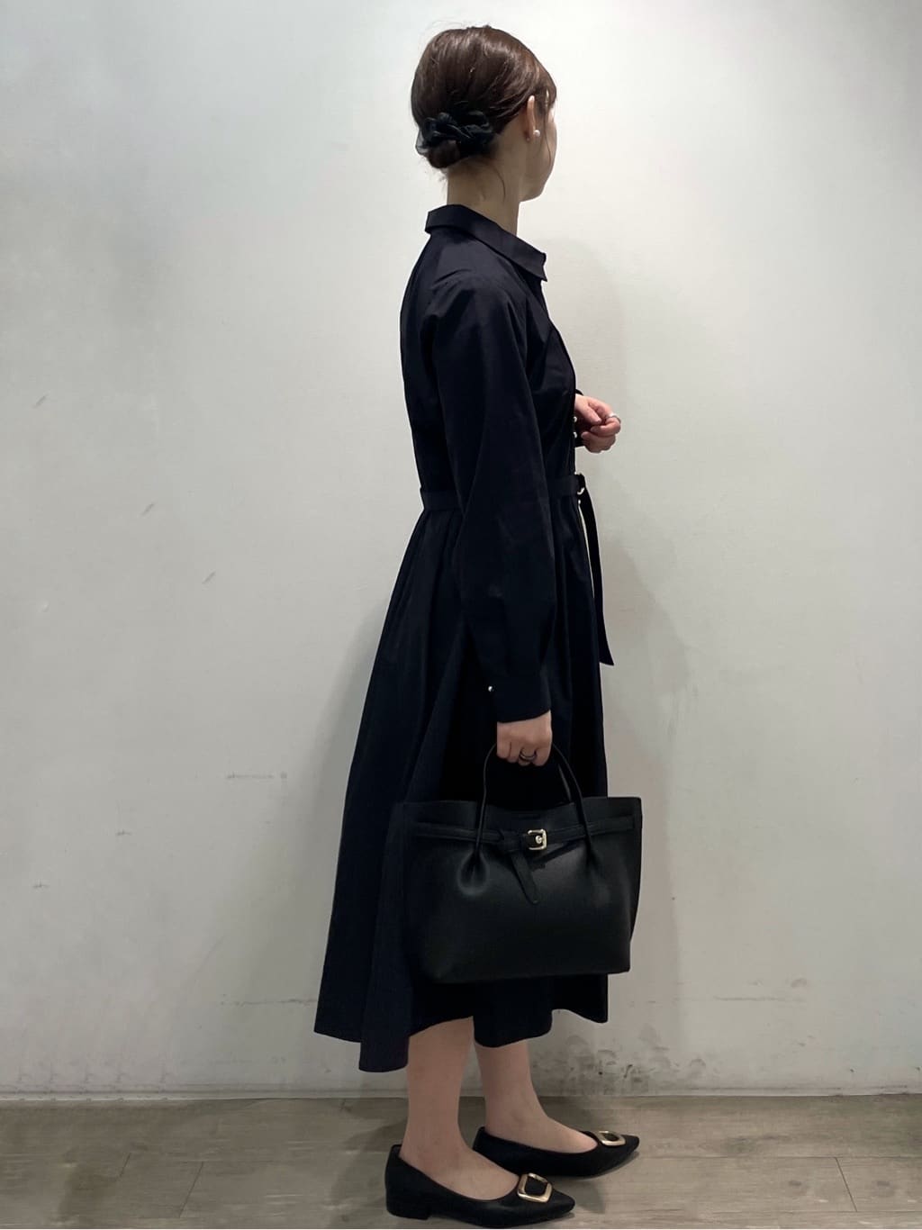 tomokoさんの「OPAQUE.CLIP｜ベルト付きタックシャツワンピース【洗濯機OK／イージーアイロン】」を使ったコーディネート