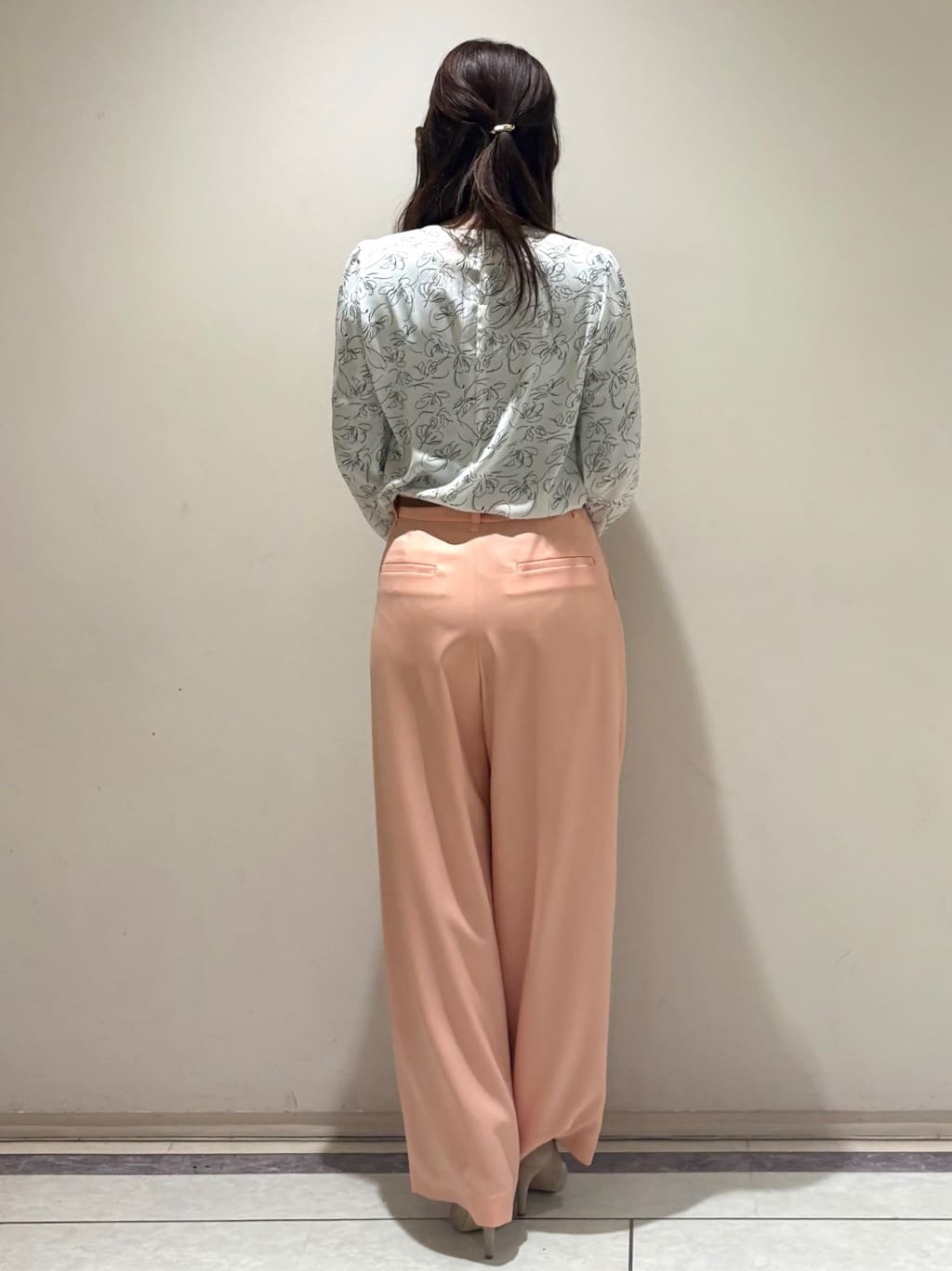 sakiさんの「COUP DE CHANCE｜【手洗い可／日本製】花柄ブラウス」を使ったコーディネート